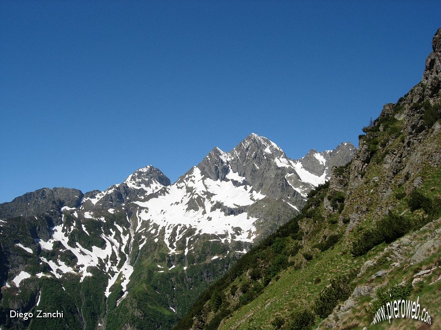 4-Scorcio verso il passo Valsecca cn Diavolo e Diavolino.JPG - 4-Scorcio verso il passo Valsecca con Diavolo e Diavolino
